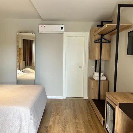 ホテル Sofo Dhërmi